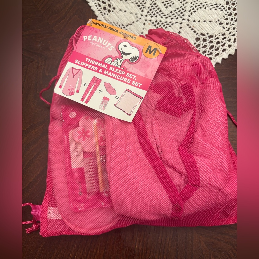 NWT Peanuts Juniors Thermal Sleep Set with Slippers & Manicure Set - Pink (M)